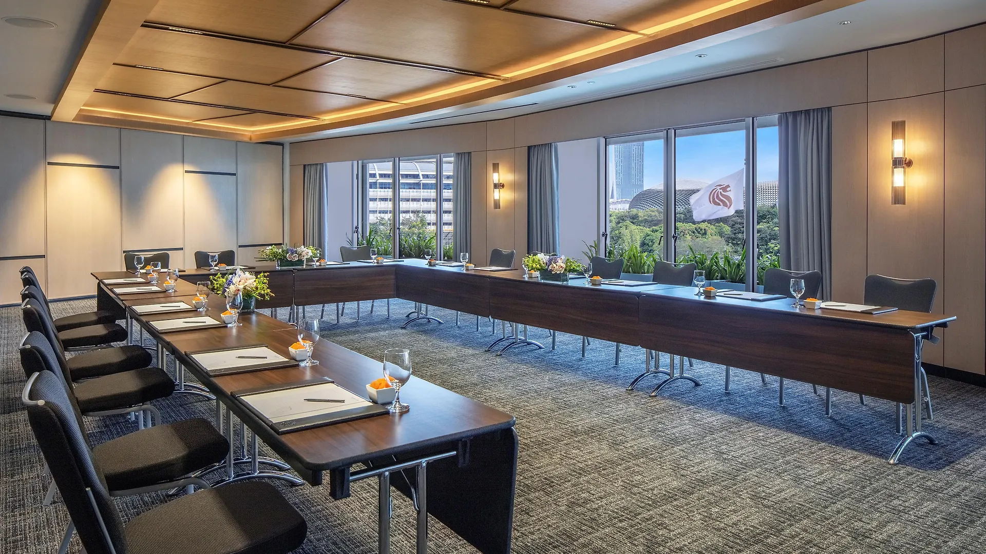Swissotel The Stamford Singapur 5*,
